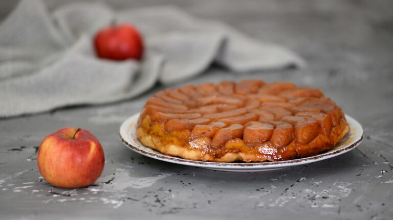 Lire la suite à propos de l’article Tarte Tatin : La recette authentique du classique français 🍎